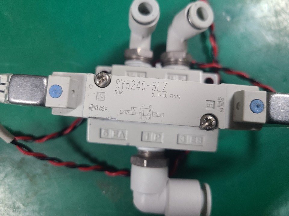 SMC SOLENOID VALVE SY5240-5LZ (중고) 솔레노이드 밸브