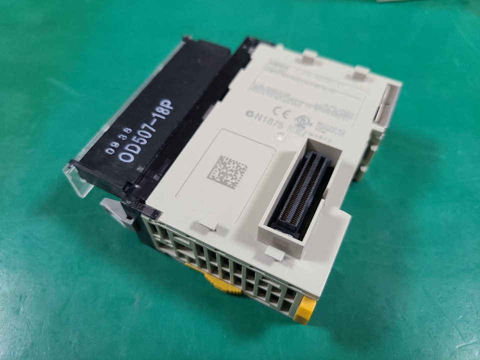 OMRON PLC A/D UNIT CJ1W-AD081-V1 (중고) 옴론 피엘씨