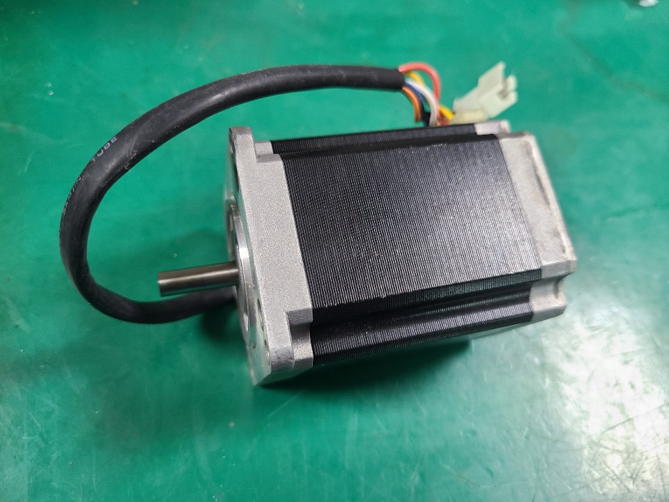 SANYO DENKI STEPPING MOTOR 103H7126-0447 (중고) 산요덴기 스텝모타