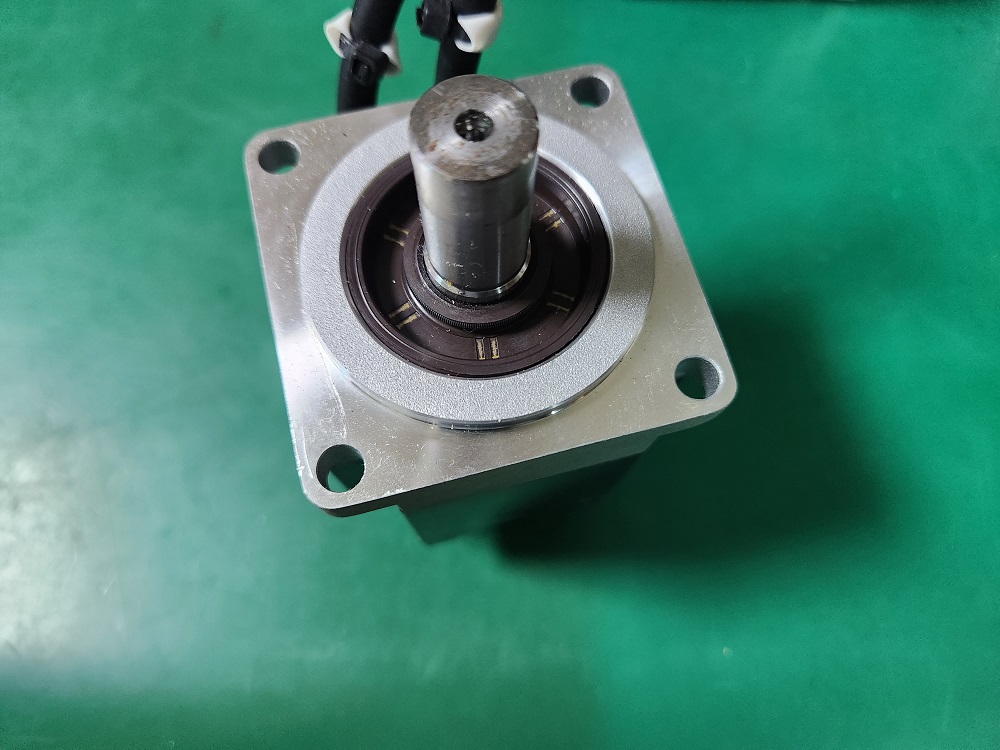 MITSUBISHI SERVO MOTOR HG-KN23J-S100  200W 미쓰비시 서보 모터 (중고)