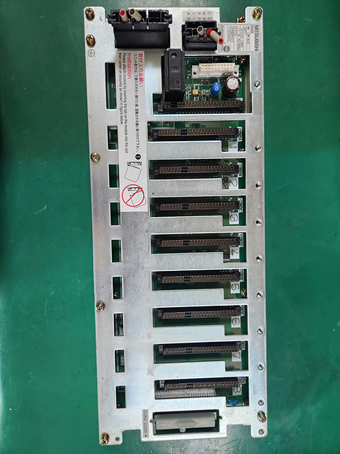 MITSUBISHI SERVO DRIVE BASE RACK MR-J2M-BU8 (중고) 미쓰비씨 서보 드라이브 베이스 유닛