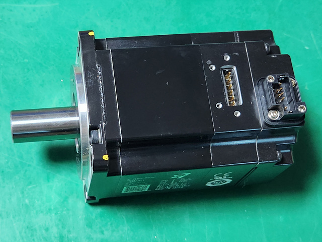 YASKAWA SERVO MOTOR SGM7J-04AFA21 (400W) (중고) 야스까와 서보모타