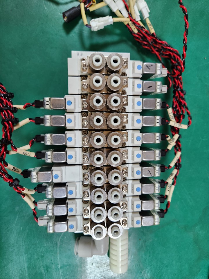 SMC SOLENOID VALVE SY5120-5LZ (2EA) SY5220-5LZ (7EA) + SY552-5LZ (1EA) 솔벨브 (중고)