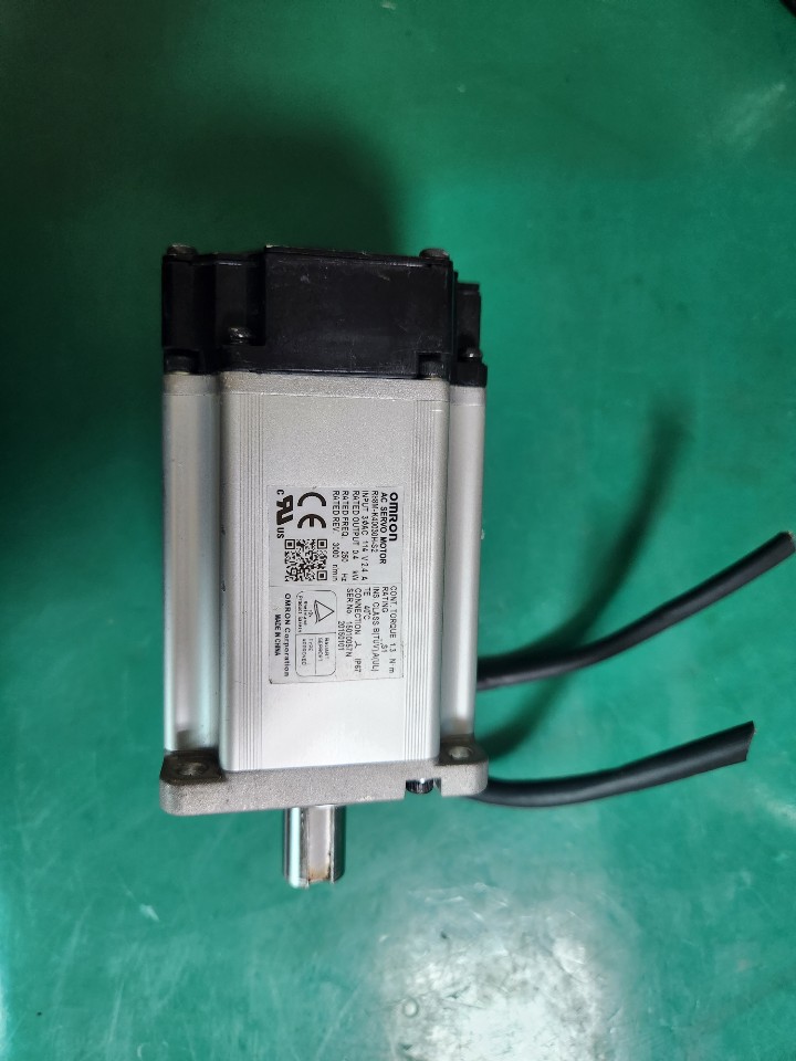 OMRON SERVO MOTOR R88M-K40030H-S2 (중고) 옴론 서보모타