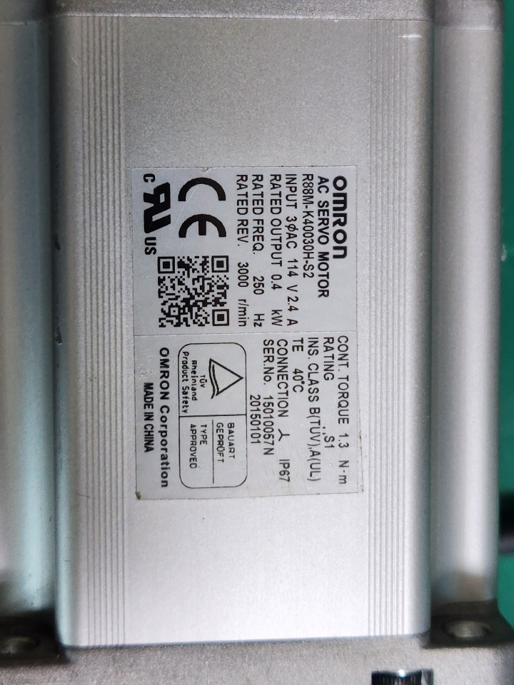 OMRON SERVO MOTOR R88M-K40030H-S2 (중고) 옴론 서보모타