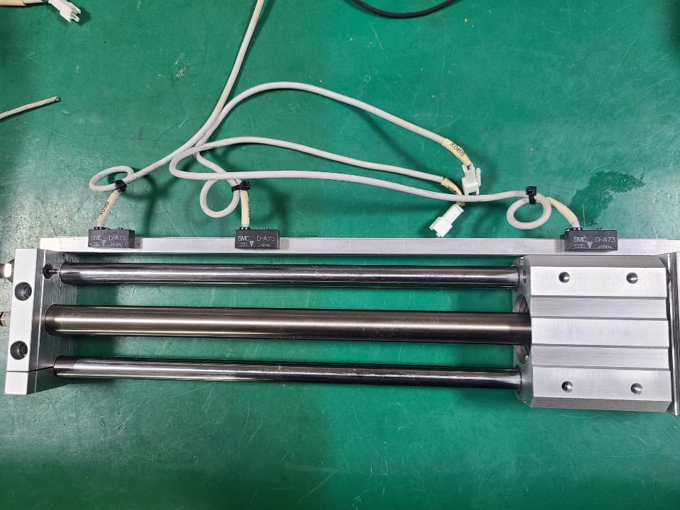 SMC RODLESS CYLINDER CDY1S15H-250-CJLK2673 (중고) 로드레스 실린더