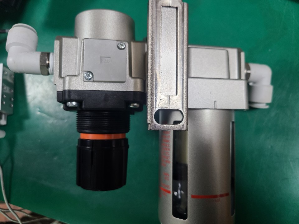 SMC AIR REGULATOR AF40-03+AR40-03G (중고) 에어 레귤레이터