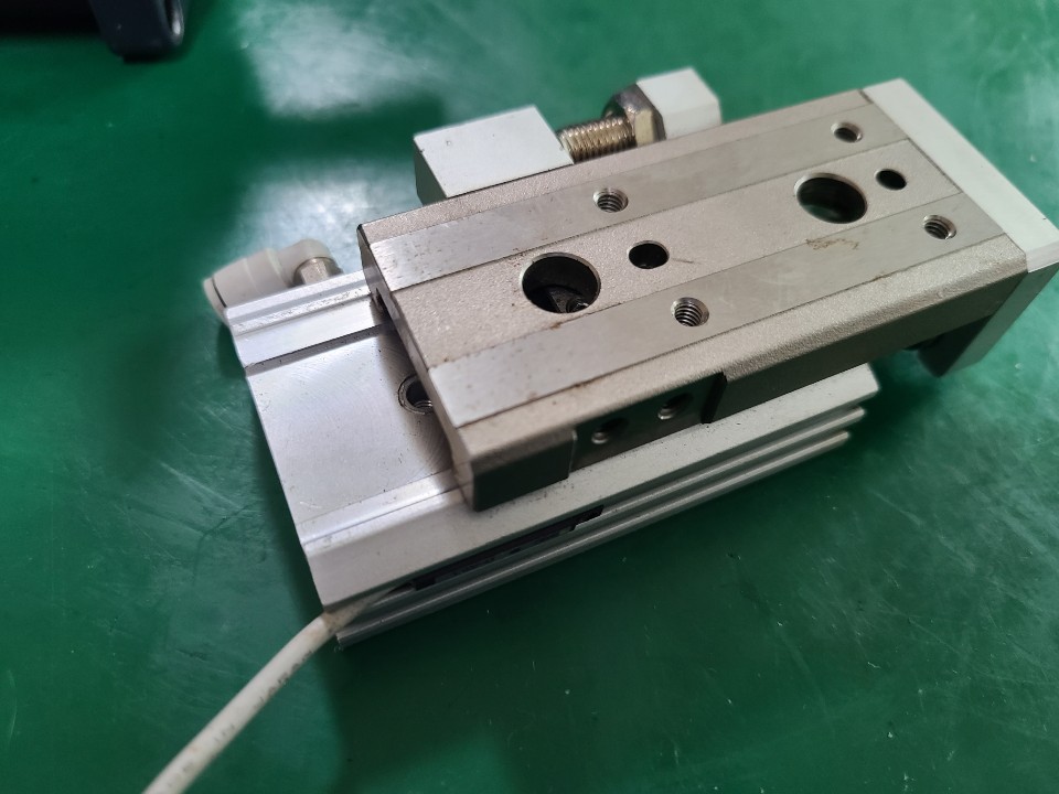 SMC SLIDE TABLE CYLINDER MXQ12L-30AS (중고) 슬라이드 테이블 실린더