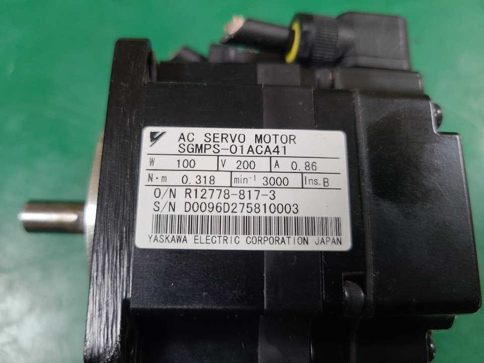 YASKAWA SERVO MOTOR SGMPS-01ACA41 (중고) 야스까와 서보모타