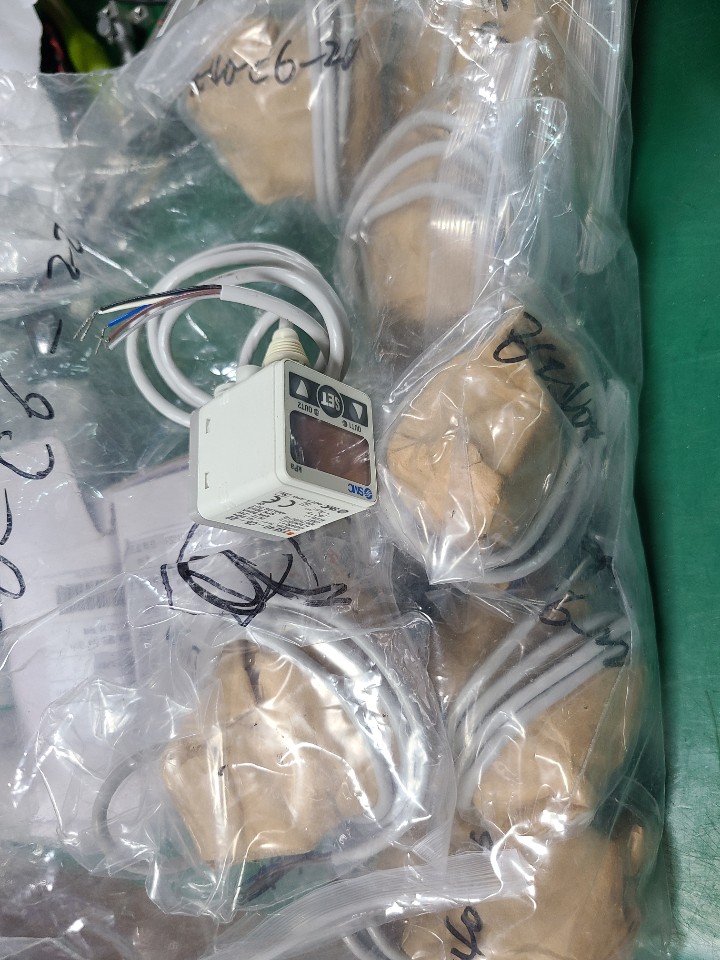 (A급) SMC PRESSURE SWITCH ZSE40-C6-22  압력 스위치