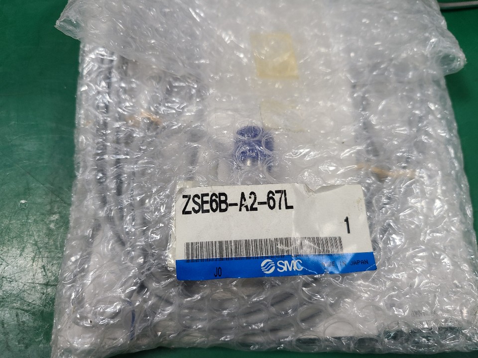 (A급-포장상태) SMC PRESSURE SWITCH ZSE6B-A2-67L