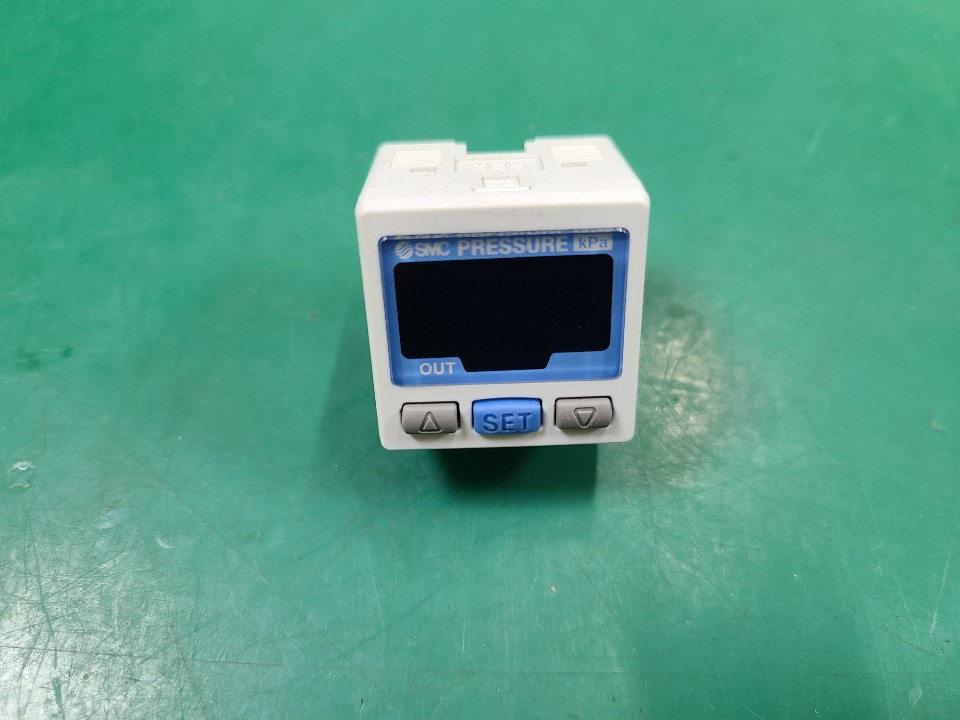 SMC PRESSURE SWITCH ZSE30-01-26 압력 스위치 (중고)