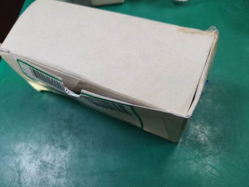 (A급-미사용품) DIGITAL PRESSURE SWITCH ZSE30-01-28-L 디지탈 압력 게이지
