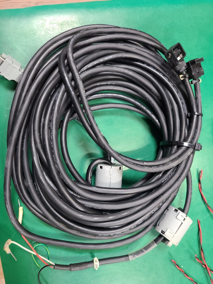 YASKAWA SERVO CABLE JZSP-CSP21-07-E + JZSP-CSM21-07-E (중고) 야스까와 서보 케이블