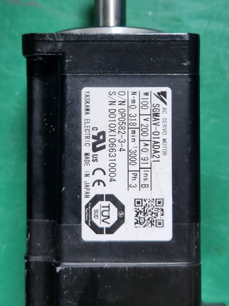 YASKAWA SERVO MOTOR SGMAV-01ADA21 야스카와 서보 모터 (중고)