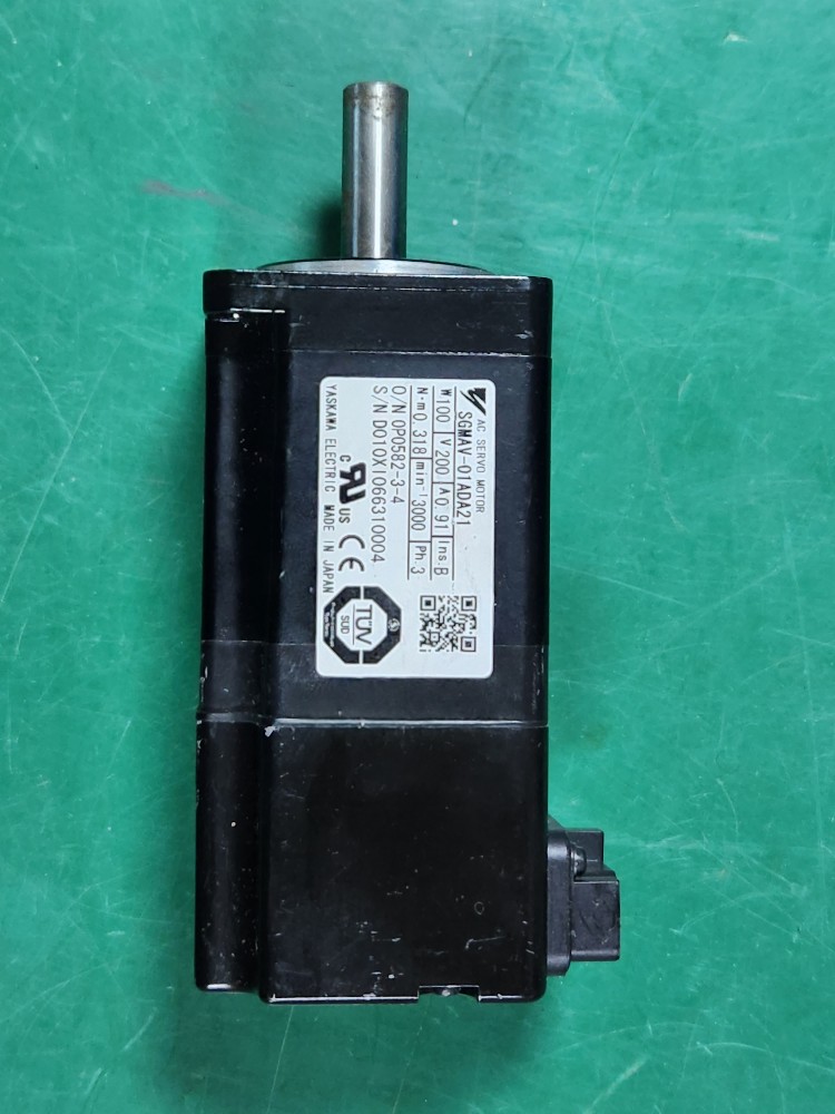 YASKAWA SERVO MOTOR SGMAV-01ADA21 야스카와 서보 모터 (중고)