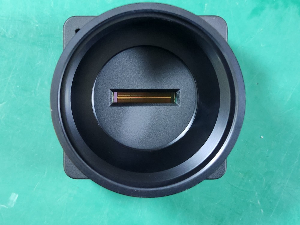 TELEDYNE E2V  UNiiQA+   LINE SCAN CAMERA EV71YC1MCL4005-BA3  라인 스캔 카메라 (중고)