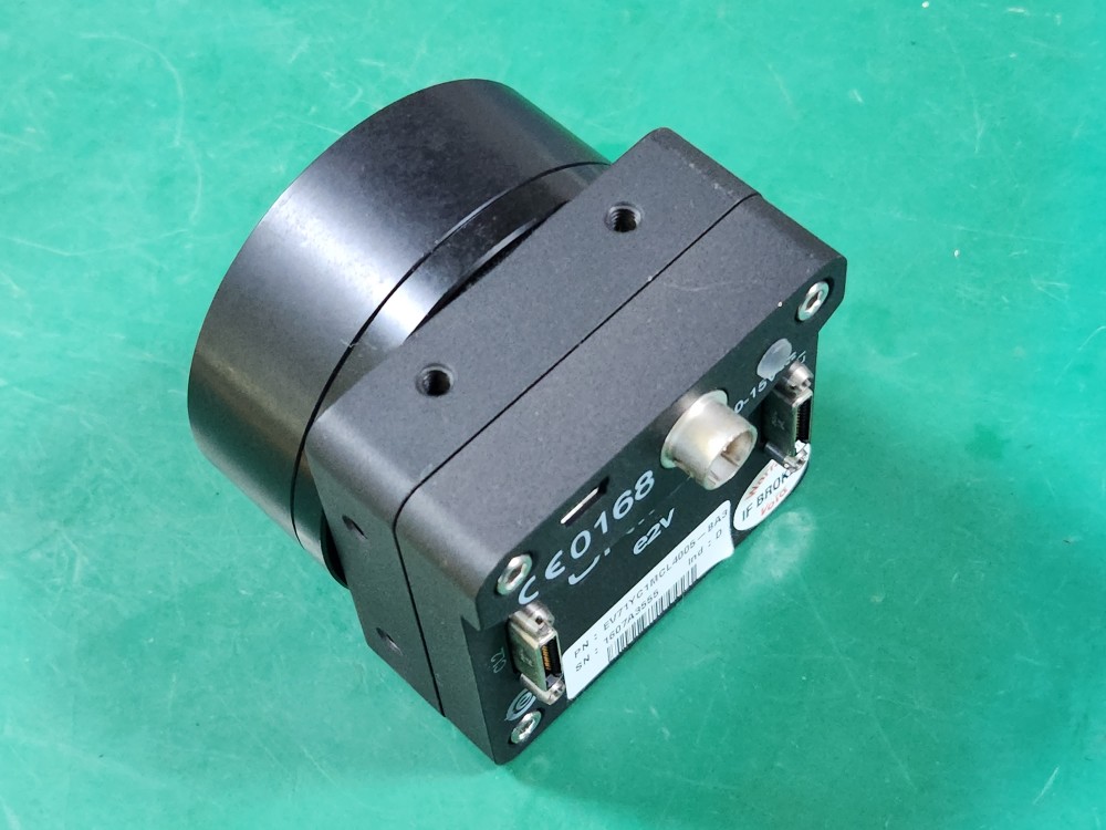 TELEDYNE E2V  UNiiQA+   LINE SCAN CAMERA EV71YC1MCL4005-BA3  라인 스캔 카메라 (중고)
