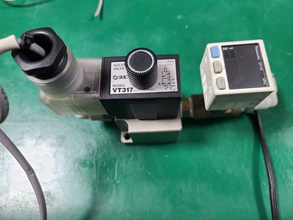 SMC SOLENOIDE VALVE VT317+DP-102 (중고) 솔레노이드 밸브