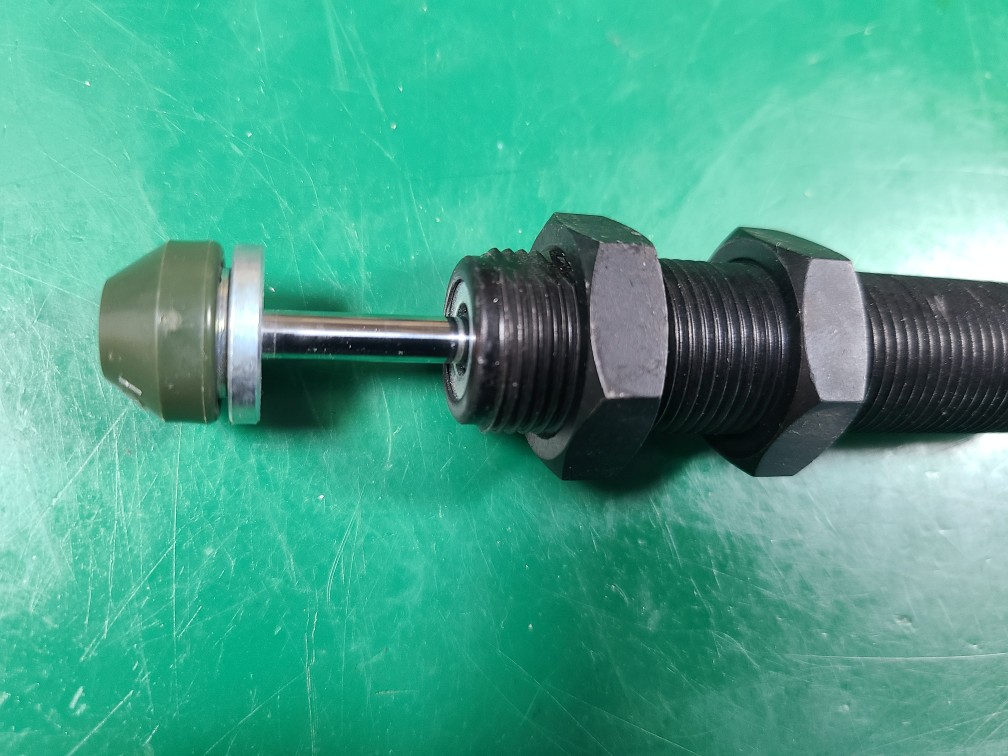 KYB SHOCK ABSORBER KBM10-20-5C (중고) 쇼크 업소버