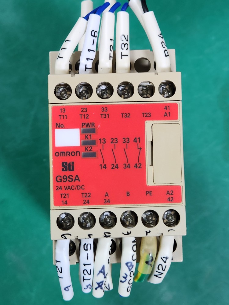 OMRON SAFETY RELAY UNIT G9SA-301 (중고) 옴론 안전릴레이