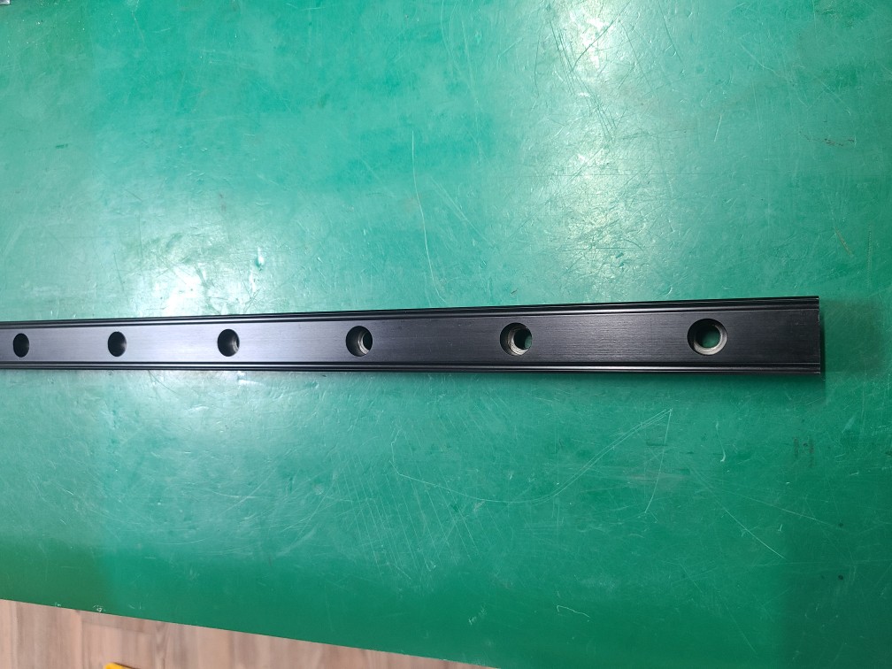 (미사용중고) THK LM GUIDE RAIL SR25 (100~3,000mm) (흑색 레이던트 처리)