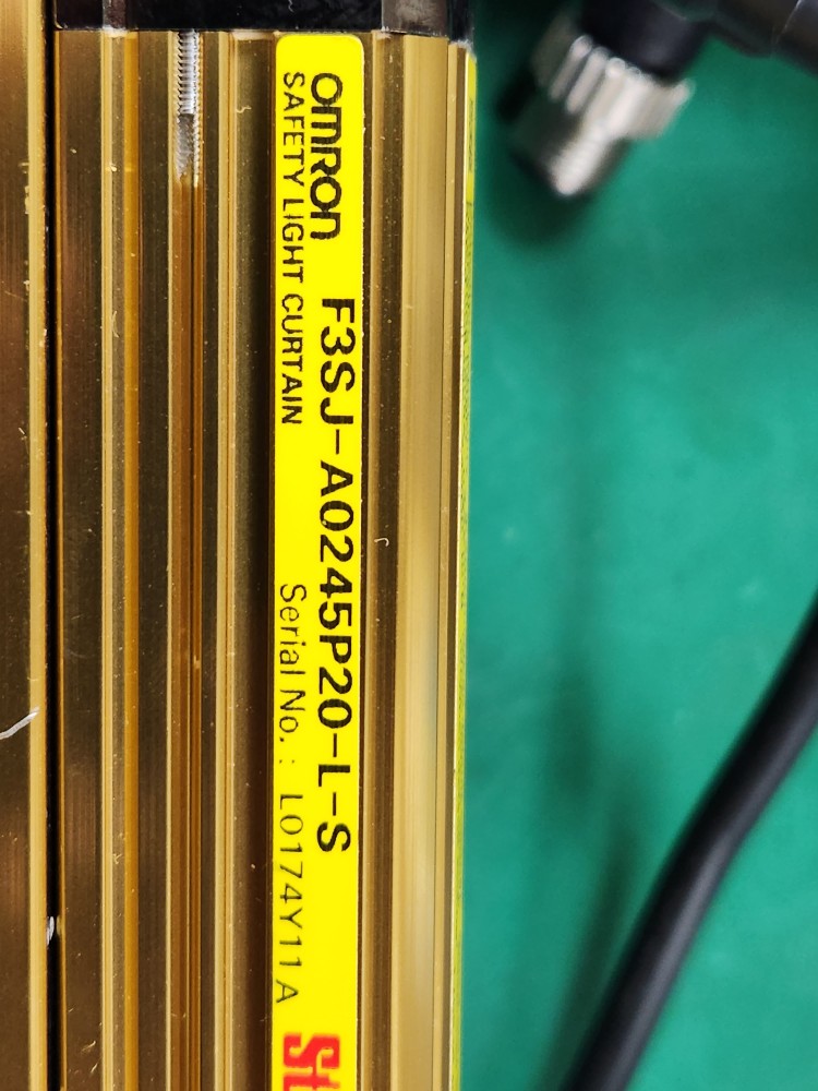 OMRON LIGHT CURTAIN SENSOR F3SJ-A0245P20-L-S & --D-S (VER. 2.2) 오므론 라이트 커튼 센서 세트 (중고)