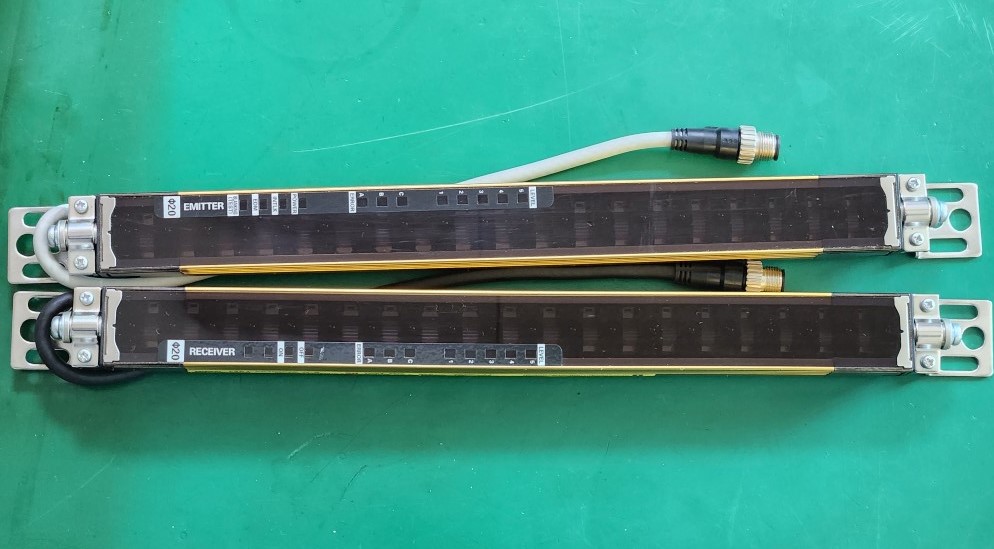 OMRON LIGHT CURTAIN SENSOR F3SJ-A0305P20-L-S, F3SJ-A0305P20-D-S 오므론 라이트 커튼 센서 (중고)