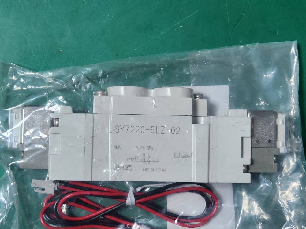 (A급-미사용품) SMC SOLENOID VALVE SY7220-5LZ-02 솔레노이드 벨브