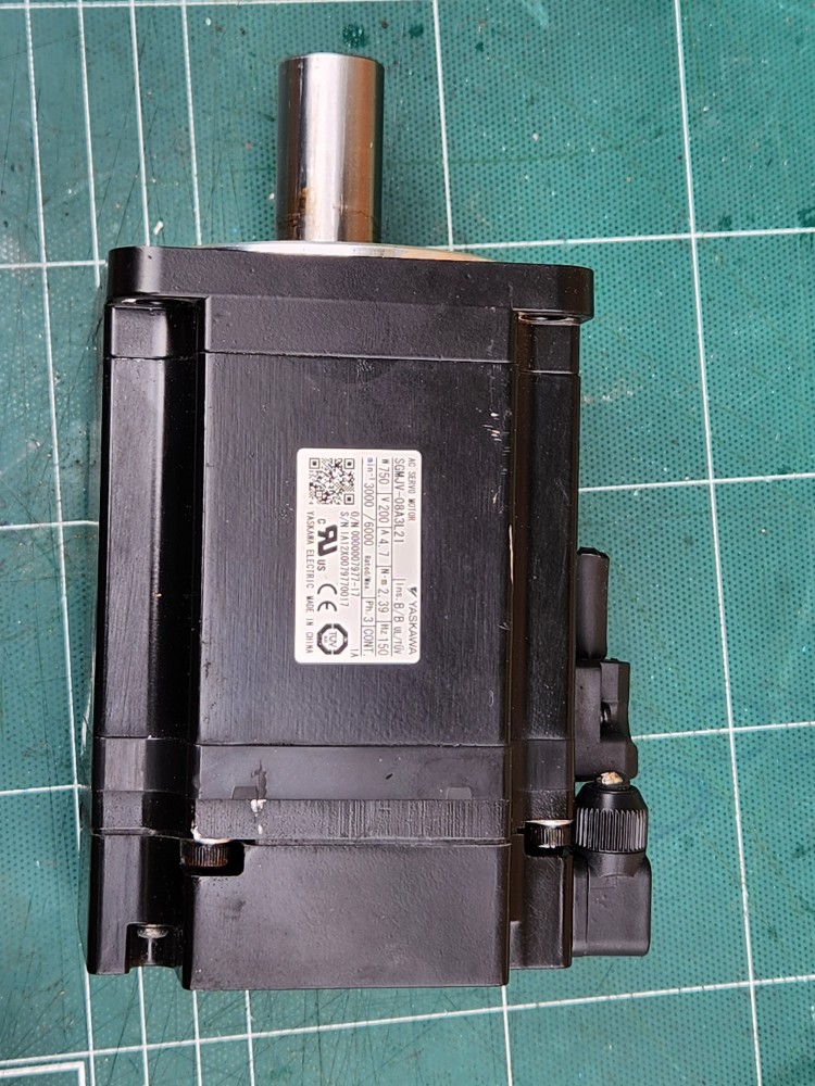 YASKAWA SERVO MOTOR SGMJV-08A3L21 야스카와 서보모터 (중고)