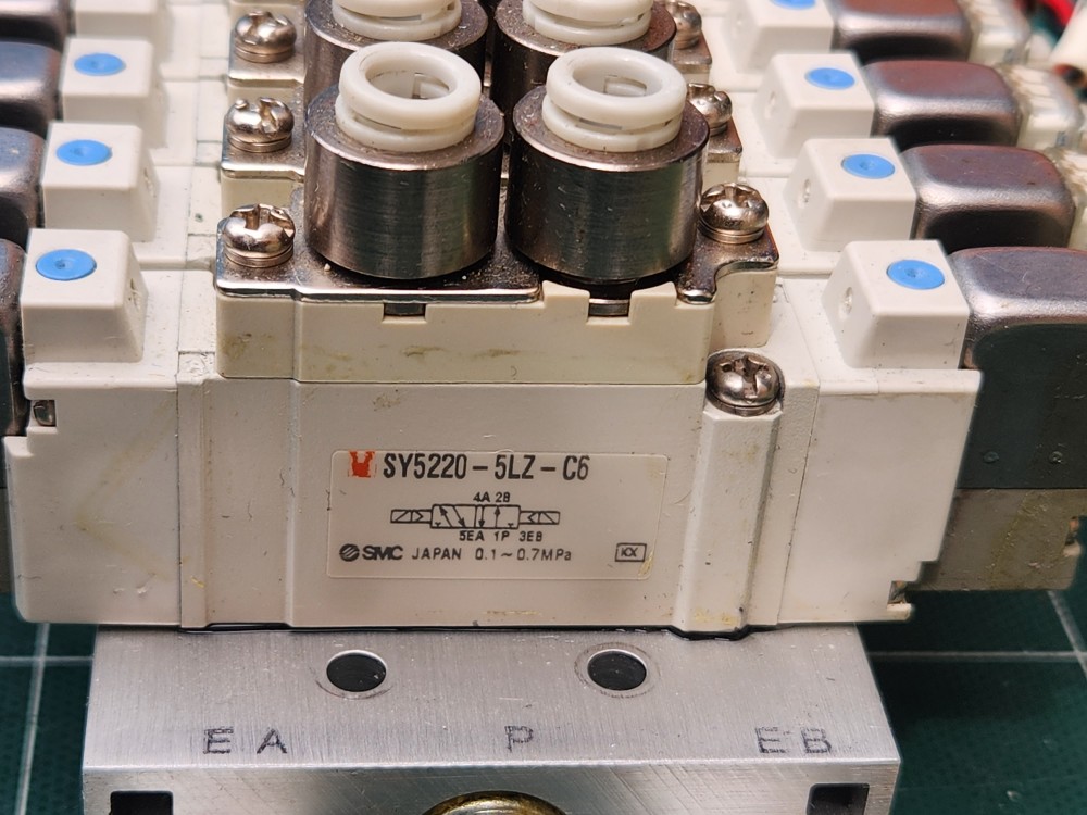 SMC SOLENOID VALVE  SY5220-5LZ (7EA)  솔벨브 (중고)