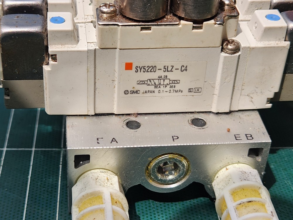 SMC SOLENOID VALVE  SY5220-5LZ (8EA)  솔벨브 (중고)