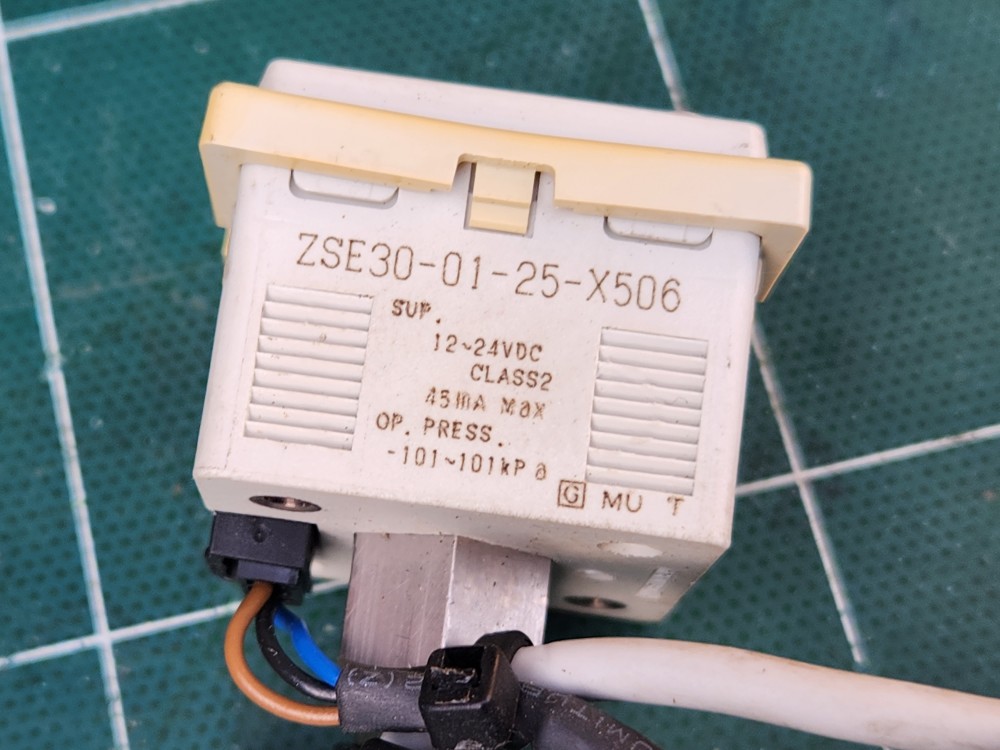 SMC PRESSURE SWITCH ZSE30-01-25-X506 (중고)