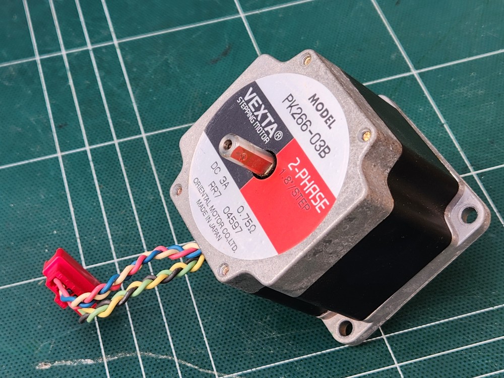 VEXTA STEPPING MOTOR PK266-03B 스테핑 모터 (중고)