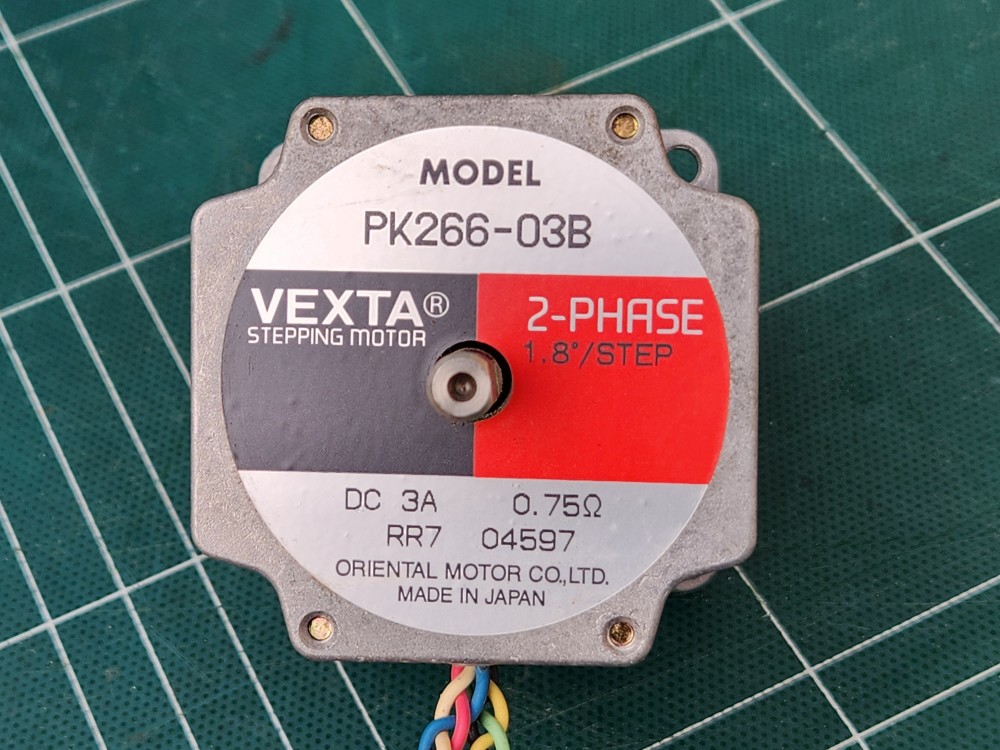VEXTA STEPPING MOTOR PK266-03B 스테핑 모터 (중고)