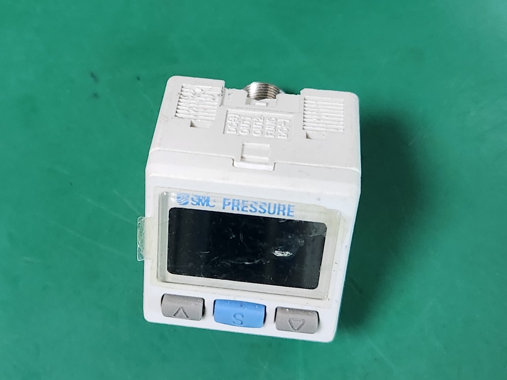 SMC PRESSURE SWITCH ZSE30A-01-C, ZSE30A-01-D, ZSE30A-01-N 압력 스위치 (중고)