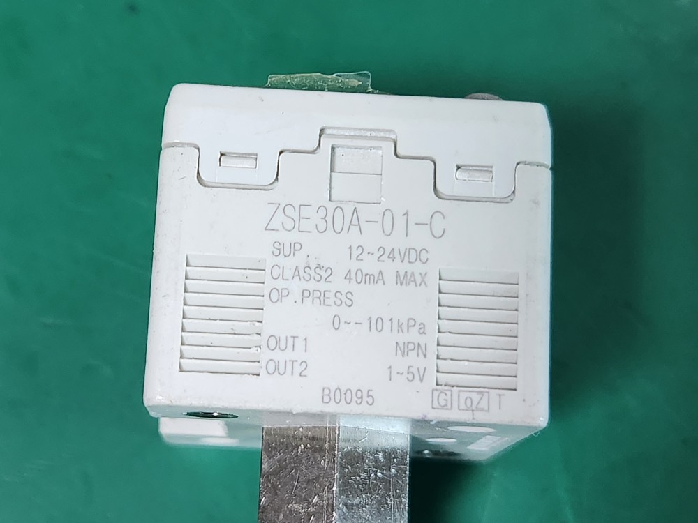 SMC PRESSURE SWITCH ZSE30A-01-C, ZSE30A-01-D, ZSE30A-01-N 압력 스위치 (중고)