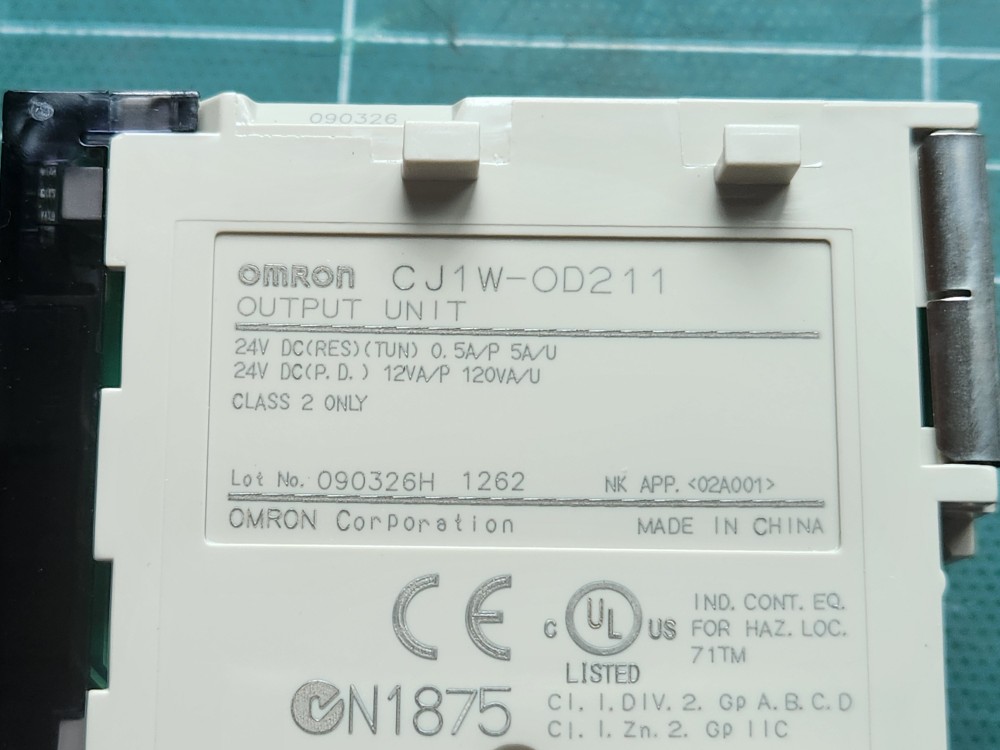 OMRON PLC OUTPUT UNIT CJ1W-OD211, CJ1W-OC211 (중고)