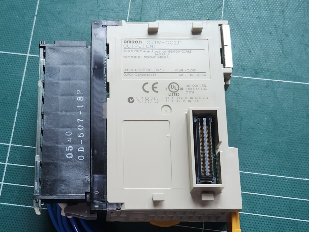 OMRON PLC OUTPUT UNIT CJ1W-OD211, CJ1W-OC211 (중고)