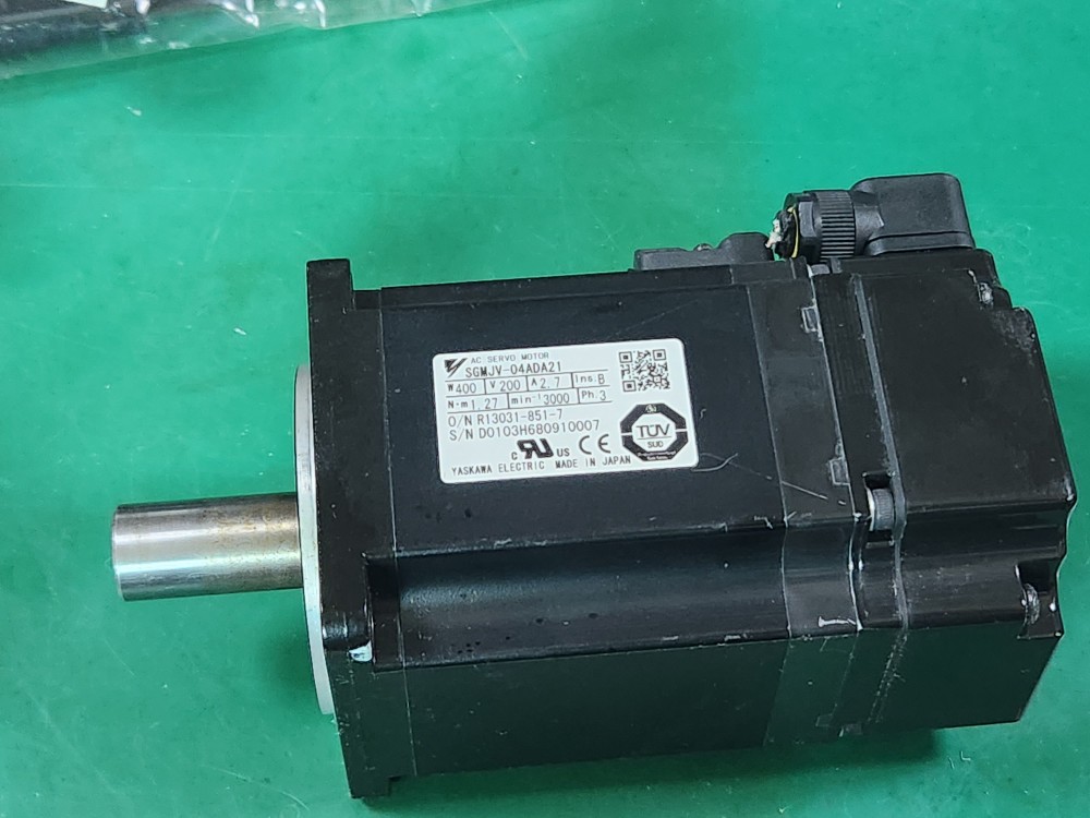 YASKAWA SERVO MOTOR SGMJV-04ADA21 야스카와 서보 모터 (중고)