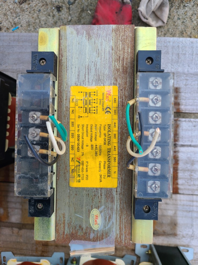 운영 ISOLATING TRANSFORMER 3P-3KW (중고) 트랜스포머