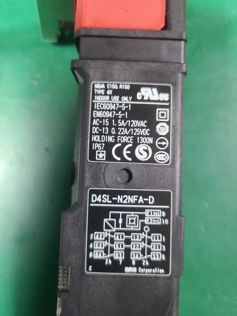 OMRON SAFETY-DOOR SWITCH D4SL-N2NFA-D (중고) 오므론 안전도어 스위치