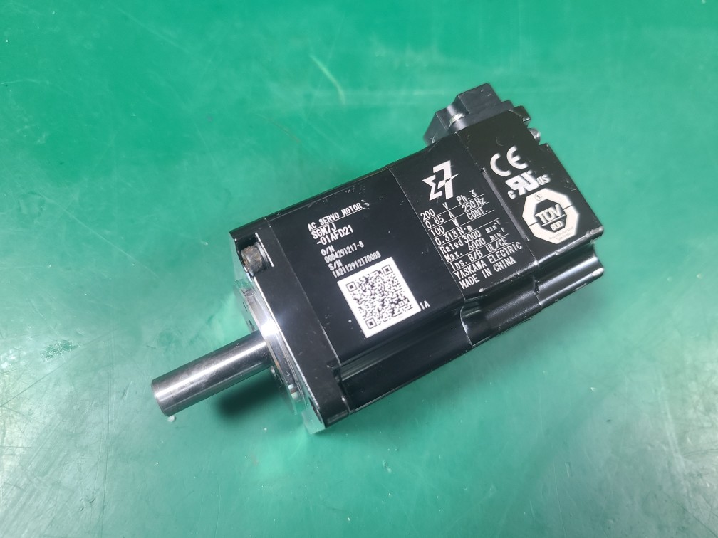 YASKAWA SERVO MOTOR SGM7J-01AFD21 (중고) 야스까와 서보모타