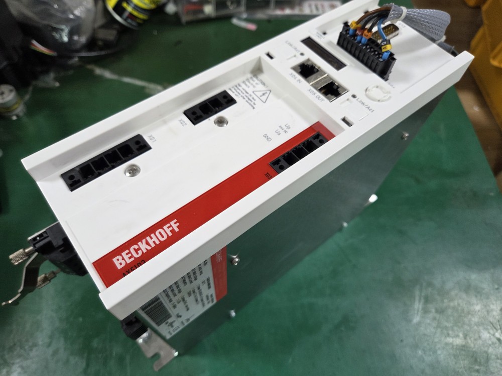 BECKHOFF Digital Compact Servo Drive AX5103-0000-0200 (중고)