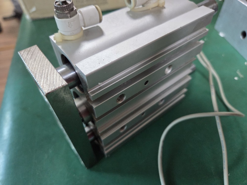 SMC GUIDE CYLINDER MGPL32-50A(중고)