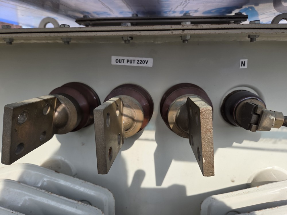 대신공업 유입식 전압조정기 3상 800KVA (중고)