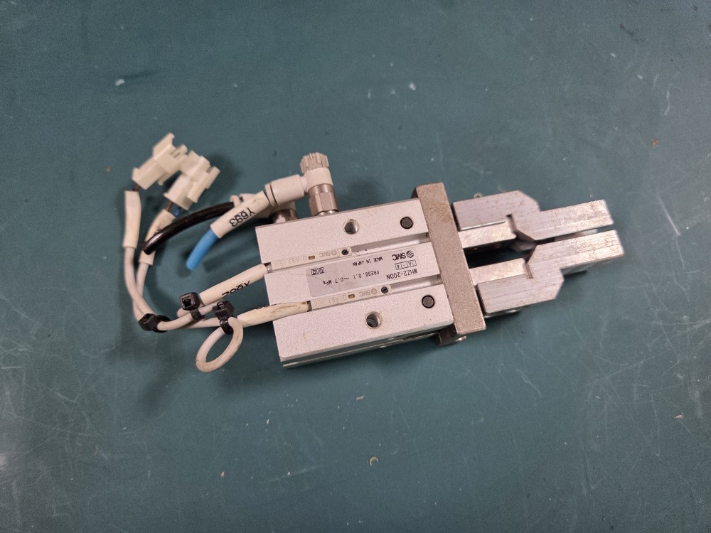 SMC CHUCK CYLINDER MHZ2-20DN (중고) 핑거 실린더