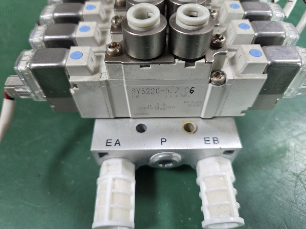 SMC SOLENOID VALVE SY5220-5LZ-C6 (8EA-중고) 솔레노이드 밸브