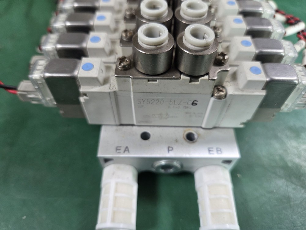 SMC SOLENOID VALVE SY5220-5LZ-C6,C4 (9EA-중고) 솔레노이드 밸브