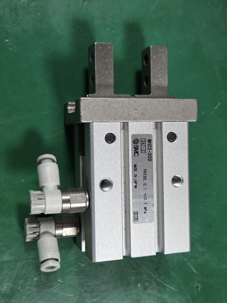 SMC CHUCK CYLINDER MHZ2-20D (중고)